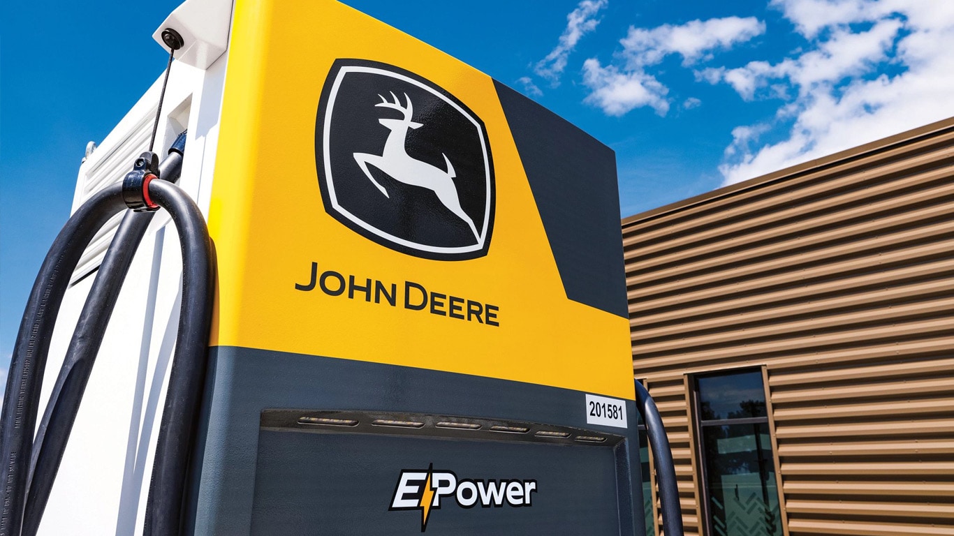 Nahaufnahme einer John Deere E-Power-Ladestation