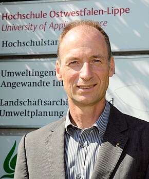 Prof. Burkhard Wrenger leitet den Studiengang Precision Farming 