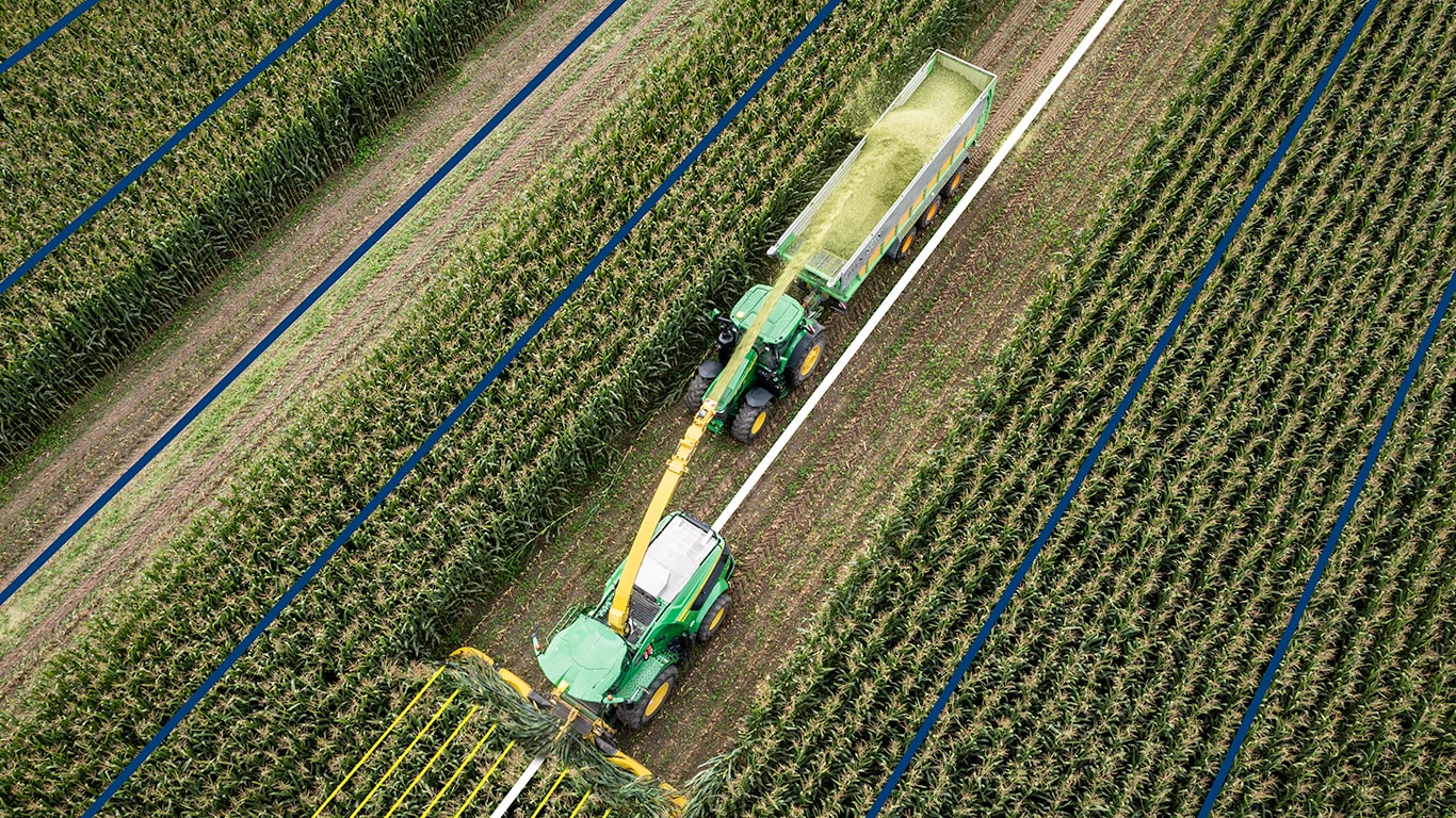 Traktor im landwirtschaftlichen Betrieb Draufsicht